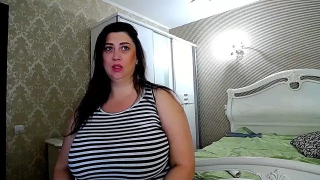 Evelyn Shy online show from October 2025 06:14:01 AM