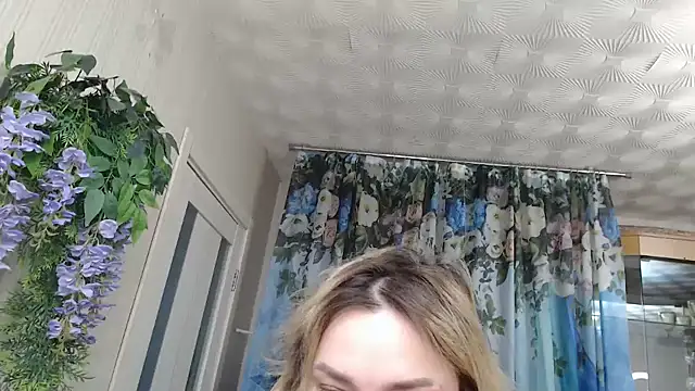 Mika Passion online show from December 2025 07:12:01 AM