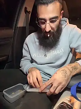 Snapshot of Av0caT chatting on December 2025 06:59:02 PM Av0caT online show from December 2025 06:59:02 PM