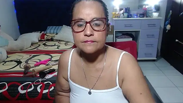 Snapshot of pervert_mommy_ chatting on April 2026 09:37:02 AM pervert mommy online show from April 2026 09:37:02 AM