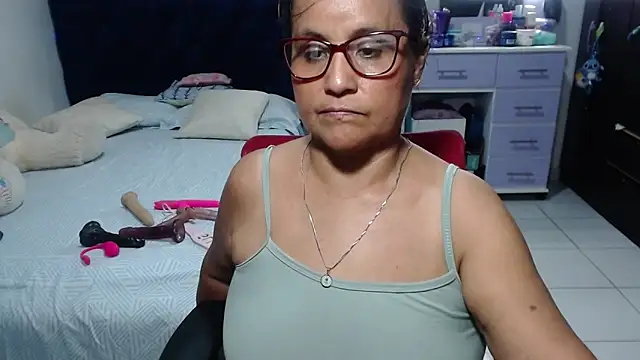 Snapshot of pervert_mommy_ chatting on May 2026 02:45:01 PM pervert mommy online show from May 2026 02:45:01 PM