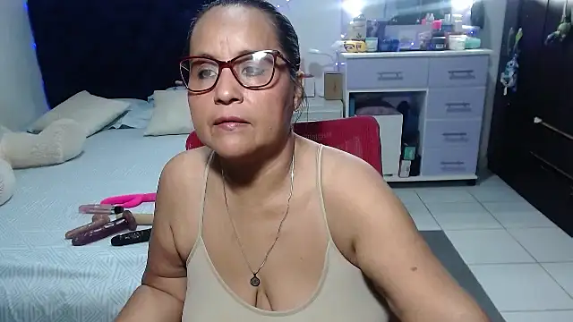 Snapshot of pervert_mommy_ chatting on May 2026 10:34:02 AM pervert mommy online show from May 2026 10:34:02 AM