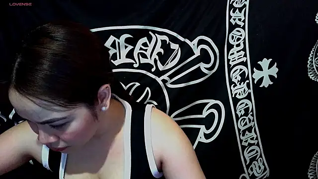 Snapshot of _preciousmoira_ chatting on June 2026 04:48:02 AM preciousmoira online show from June 2026 04:48:02 AM