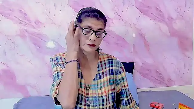 IndianAllure online show from October 2025 05:39:02 AM