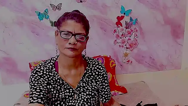 IndianAllure online show from November 2025 05:52:01 AM