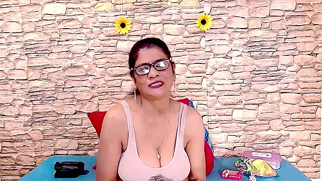 IndianAllure online show from May 2026 05:48:01 AM