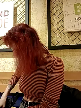 Snapshot of Frost_foxy chatting on March 2025 05:20:01 AM Frost foxy online show from March 2025 05:20:01 AM