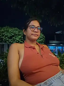 Snapshot of DAELAA chatting on January 2025 02:28:02 AM DAELAA online show from January 2025 02:28:02 AM