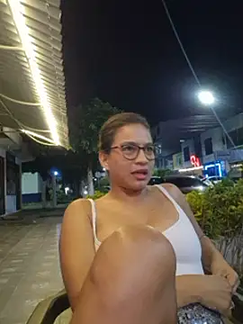 Snapshot of DAELAA chatting on January 2025 02:41:01 AM DAELAA online show from January 2025 02:41:01 AM