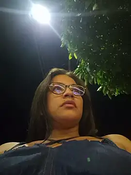 Snapshot of DAELAA chatting on January 2025 01:41:01 AM DAELAA online show from January 2025 01:41:01 AM