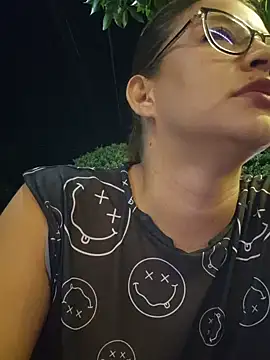 Snapshot of DAELAA chatting on January 2025 01:29:01 AM DAELAA online show from January 2025 01:29:01 AM