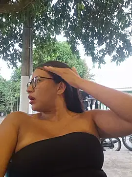 Snapshot of DAELAA chatting on January 2025 11:02:01 PM DAELAA online show from January 2025 11:02:01 PM