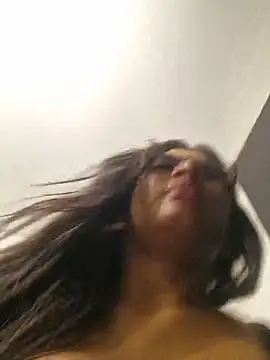 Snapshot of DAELAA chatting on February 2025 01:09:01 AM DAELAA online show from February 2025 01:09:01 AM