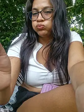 Snapshot of DAELAA chatting on February 2025 09:52:01 PM DAELAA online show from February 2025 09:52:01 PM