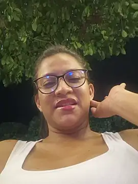 Snapshot of DAELAA chatting on February 2025 03:12:01 AM DAELAA online show from February 2025 03:12:01 AM