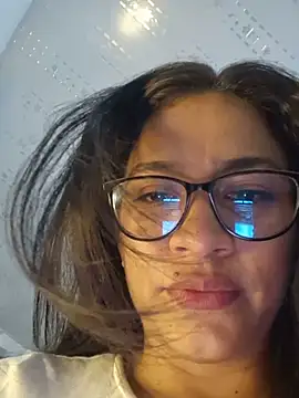 Snapshot of DAELAA chatting on February 2025 12:58:01 AM DAELAA online show from February 2025 12:58:01 AM