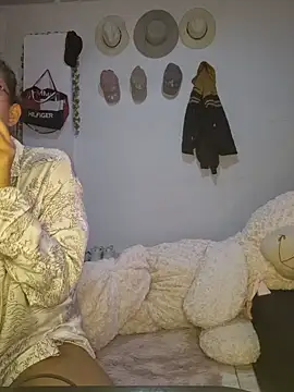 Snapshot of DAELAA chatting on March 2025 12:50:01 AM DAELAA online show from March 2025 12:50:01 AM