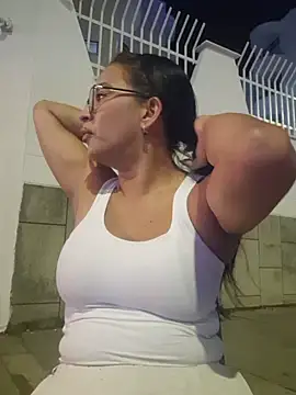 Snapshot of DAELAA chatting on March 2025 11:57:02 PM DAELAA online show from March 2025 11:57:02 PM