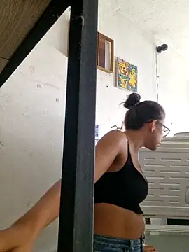 Snapshot of DAELAA chatting on September 2025 06:07:01 PM DAELAA online show from September 2025 06:07:01 PM