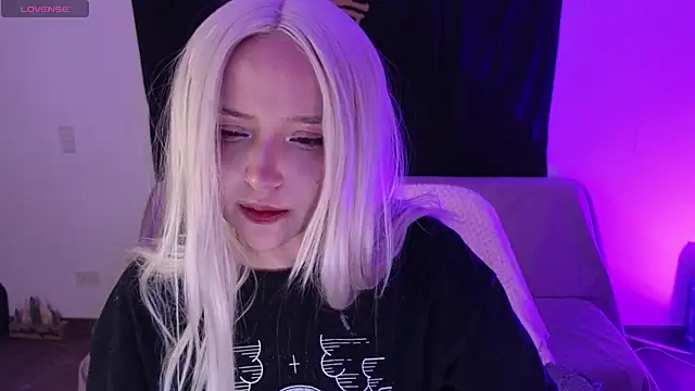 Snapshot of KuroChan420 chatting on February 2025 03:32:01 AM KuroChan420 online show from February 2025 03:32:01 AM