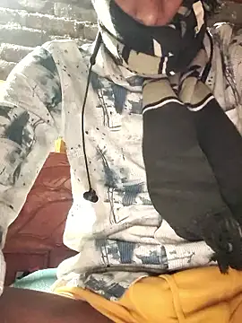 Snapshot of hq9870a chatting on January 2026 05:06:02 PM hq9870a online show from January 2026 05:06:02 PM