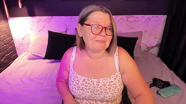 Snapshot of Shannonshine chatting on November 2025 05:17:01 AM Shannonshine online show from November 2025 05:17:01 AM