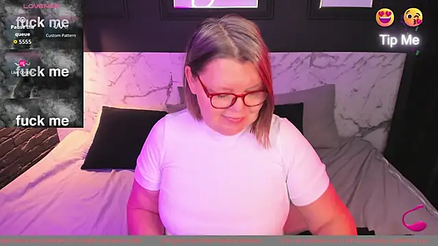 Snapshot of Shannonshine chatting on November 2025 05:12:03 AM Shannonshine online show from November 2025 05:12:03 AM