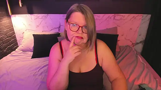 Snapshot of Shannonshine chatting on November 2025 01:22:02 PM Shannonshine online show from November 2025 01:22:02 PM