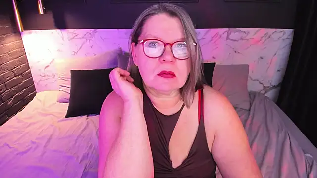 Snapshot of Shannonshine chatting on December 2025 05:56:01 AM Shannonshine online show from December 2025 05:56:01 AM