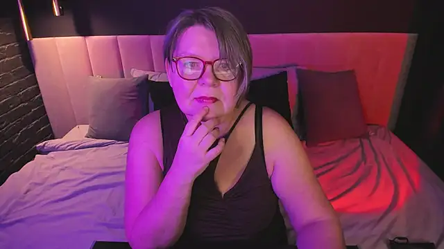 Snapshot of Shannonshine chatting on January 2026 05:12:01 AM Shannonshine online show from January 2026 05:12:01 AM