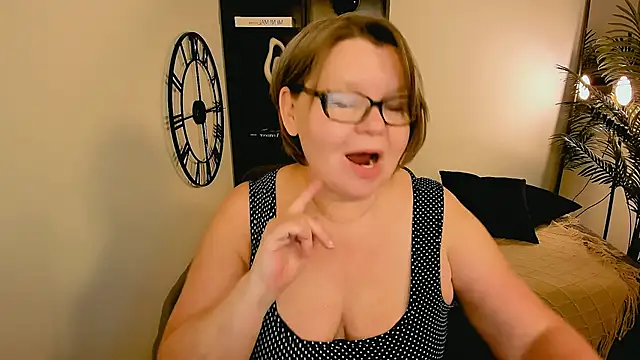 Snapshot of Shannonshine chatting on February 2026 05:55:01 AM Shannonshine online show from February 2026 05:55:01 AM