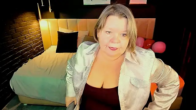 Snapshot of Shannonshine chatting on February 2026 01:40:01 PM Shannonshine online show from February 2026 01:40:01 PM