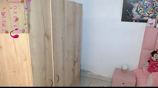 Snapshot of sofia_gold_ chatting on January 2025 01:45:02 PM sofia gold online show from January 2025 01:45:02 PM