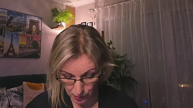 vanessa chat online show from February 2025 06:01:01 PM