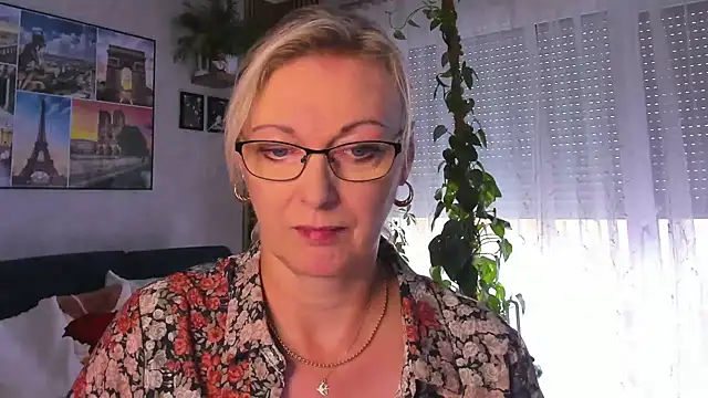 vanessa chat online show from September 2025 01:24:02 PM