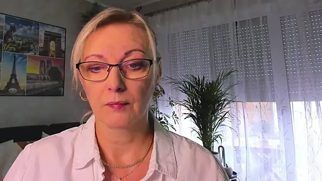 vanessa chat online show from October 2025 01:23:01 PM