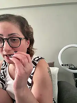 Snapshot of bisexyelizz chatting on March 2025 07:09:02 AM bisexyelizz online show from March 2025 07:09:02 AM