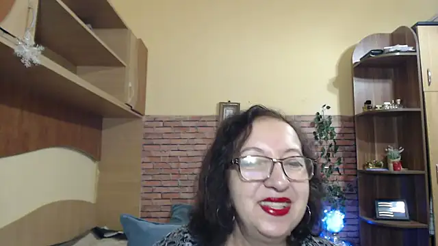 Snapshot of EvelyneFlirtyMilf chatting on January 2026 04:15:01 AM EvelyneFlirtyMilf online show from January 2026 04:15:01 AM