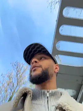 Lionayowe online show from April 2026 04:36:02 PM