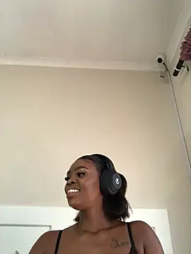 LuciousLips96 online show from February 2025 07:07:02 AM