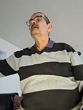 Snapshot of silvio-aus-luzern-CH chatting on December 2024 01:59:02 PM silvio-aus-luzern-CH online show from December 2024 01:59:02 PM