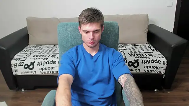 Snapshot of maks_wolfis chatting on December 2024 02:30:01 AM maks wolfis online show from December 2024 02:30:01 AM