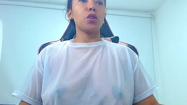 Saraahjoness online show from April 2026 01:55:02 AM