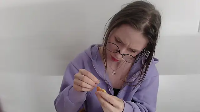  Hanna Moon  online show from April 2026 12:39:01 PM