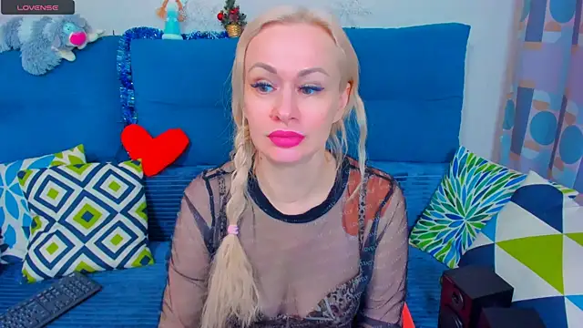 Snapshot of EllenMoore chatting on January 2025 05:41:01 AM EllenMoore online show from January 2025 05:41:01 AM