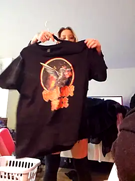 Snapshot of LilyOrion chatting on December 2025 02:42:01 AM LilyOrion online show from December 2025 02:42:01 AM