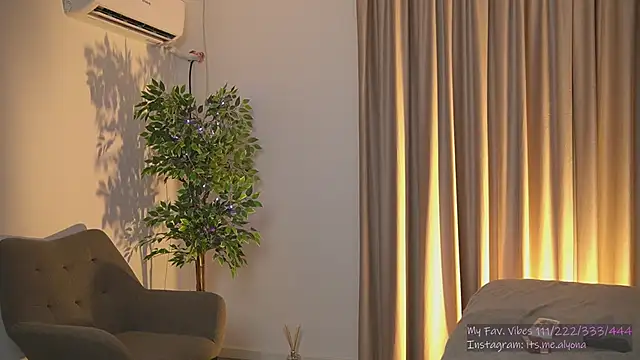 AlyonaX online show from November 2025 08:14:01 PM