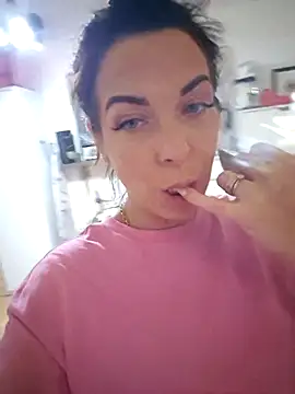 Snapshot of Almmaxxxx chatting on October 2025 05:02:02 PM Almmaxxxx online show from October 2025 05:02:02 PM