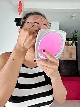 Snapshot of YOURSDEBORA chatting on November 2025 07:36:02 PM YOURSDEBORA online show from November 2025 07:36:02 PM