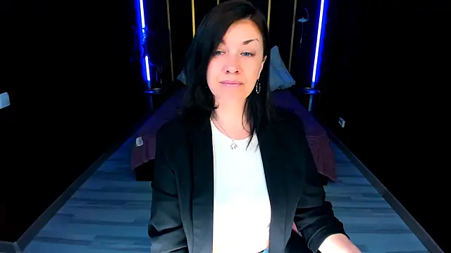 AnaMills online show from May 2026 02:23:02 PM